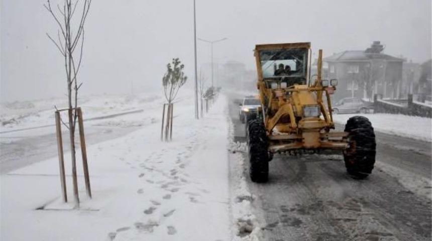 Tır Devrildi, İzmir-Manisa Yolu Kapandı (4)