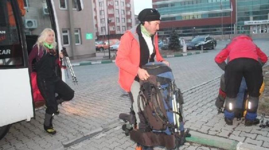 Fırtına Dinmeyince 'doğadan G&uuml;&ccedil;l&uuml; Değiliz' Diyen Dağcılar, Ağrı'dan Indi (2)