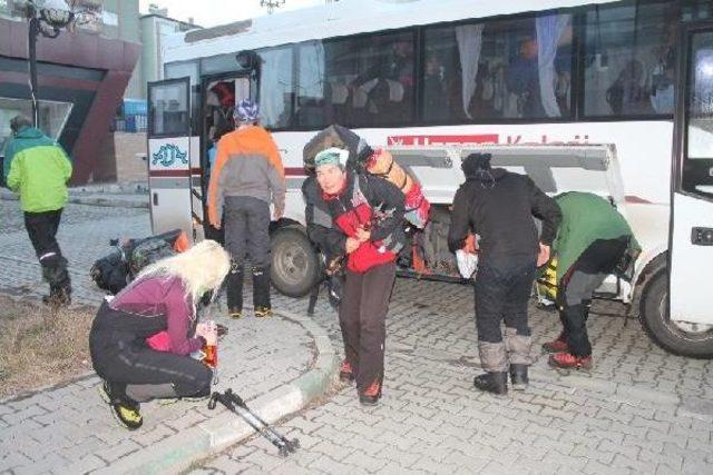 Fırtına Dinmeyince 'doğadan Güçlü Değiliz' Diyen Dağcılar, Ağrı'dan Indi (2)