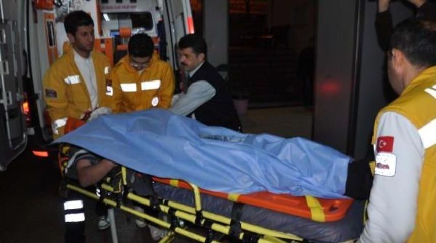 Adıyaman&rsquo;Da Iki Otomobil &Ccedil;arpıştı: 1 Yaralı