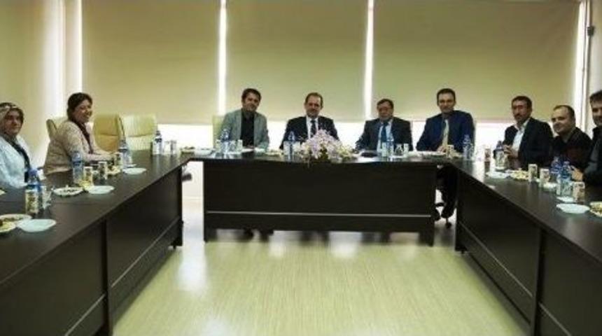 Rekt&ouml;r Coşkun İibf Akademisyenleriyle Buluştu