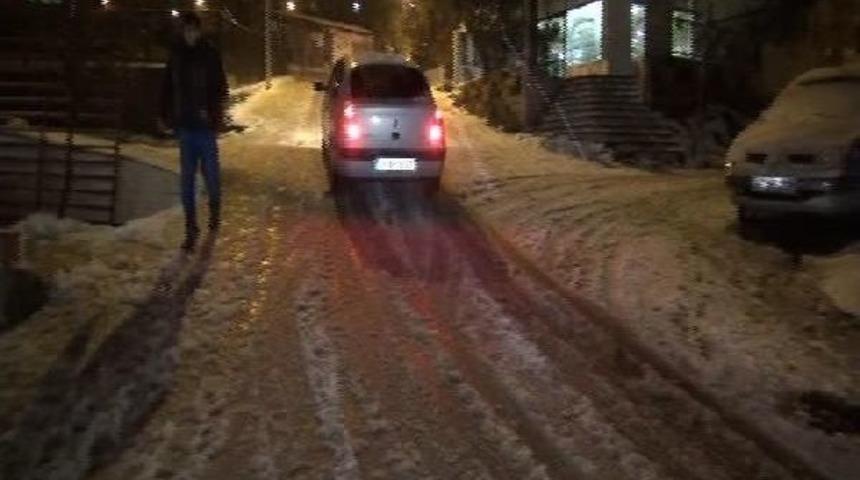 Kar Yağışı Anadolu Yakası'nda Şiddetini Artırdı