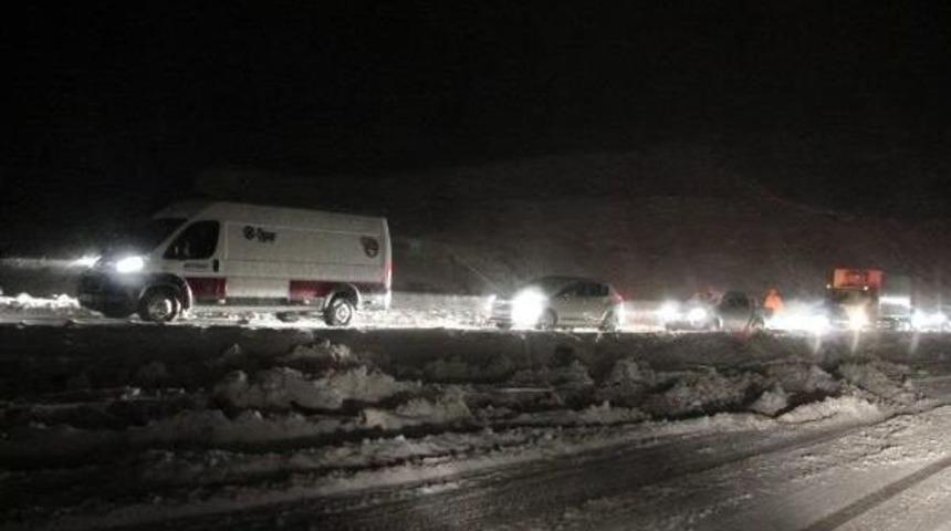 Zonguldak-İstanbul Yolunda Ulaşıma Kar Engeli