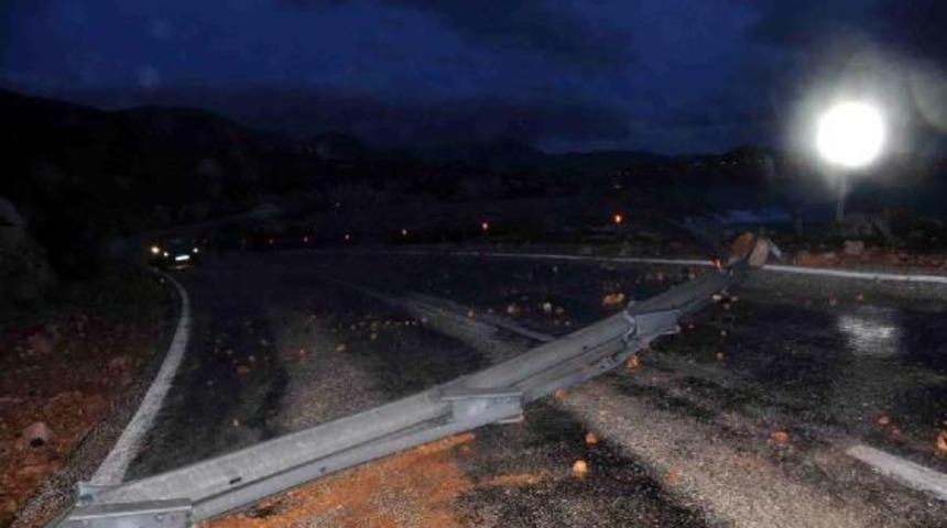 Fırtına Karadaki Tekneleri Devirdi (2)