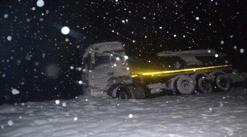Tosya D-100 Karayolu Trafiğe Kapandı