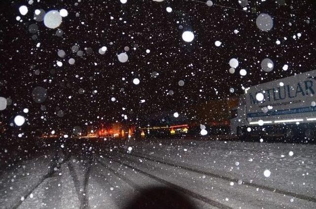 Tosya D-100 Karayolu Trafiğe Kapandı