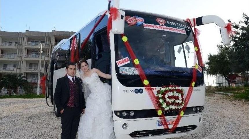 (&ouml;zel Haber) Otob&uuml;s&uuml; Gelin Arabası Yaptı