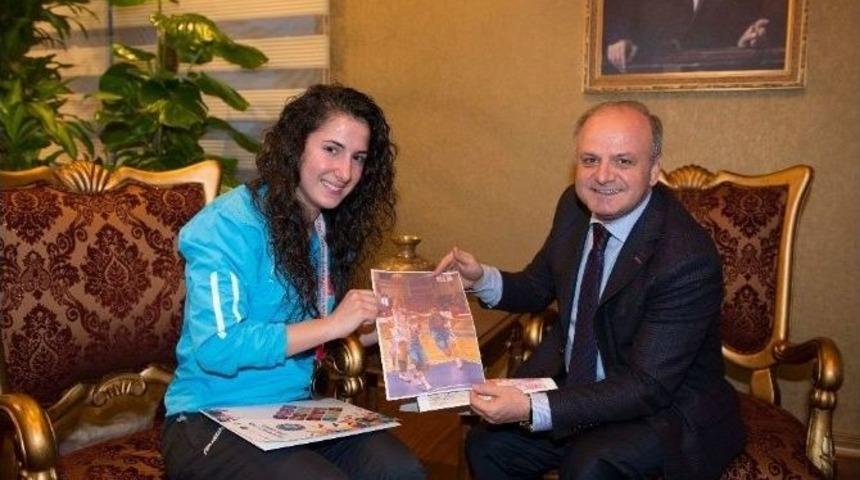 Vali &Ccedil;akacak İşitme Engelli Sporculara &Ouml;d&uuml;l Verdi