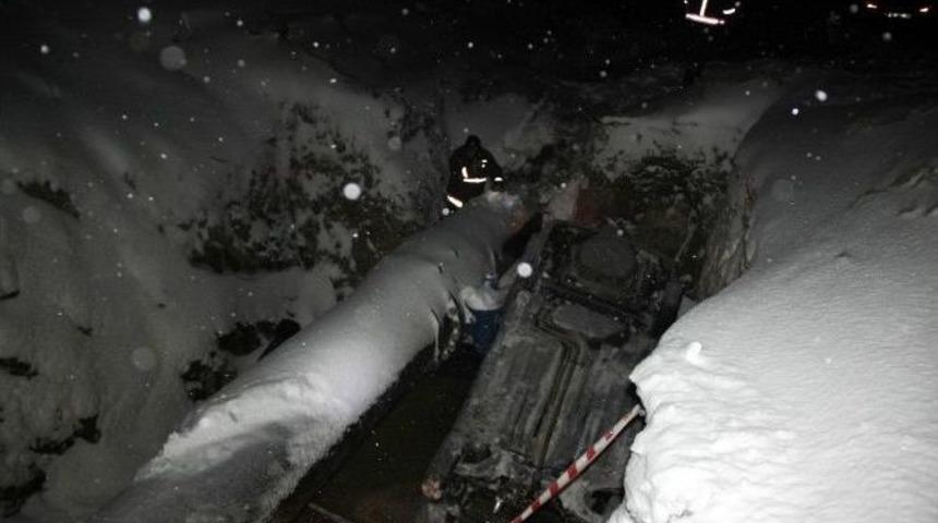 Otomobil Kanala U&ccedil;tu: 5 Yaralı