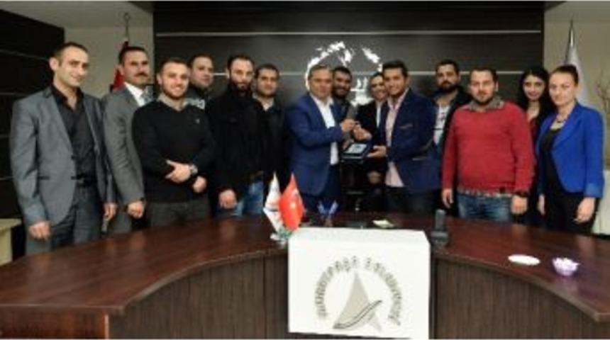 Konged&rsquo;den &Uuml;yelerinden Uysal&rsquo;a Hediye