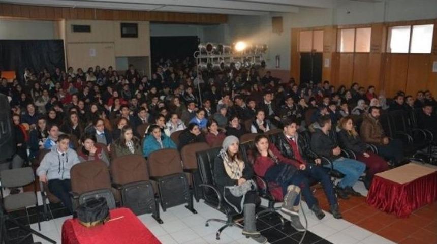 Ardahan Belediyesinin Tiyatro G&uuml;nleri Devam Ediyor