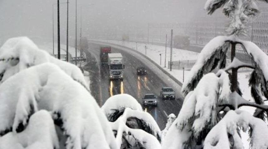 Bolu Dağı'nda Kar Etkili Oluyor