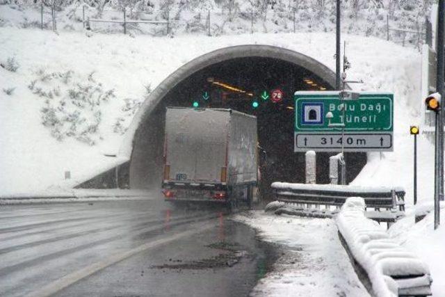 Bolu Dağı'nda Kar Etkili Oluyor