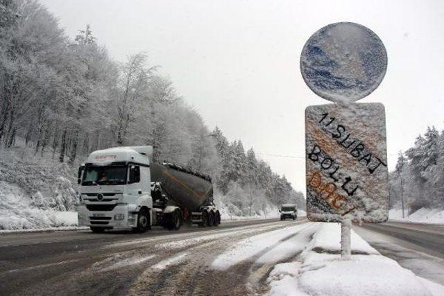 Bolu Dağı'nda Kar Etkili Oluyor