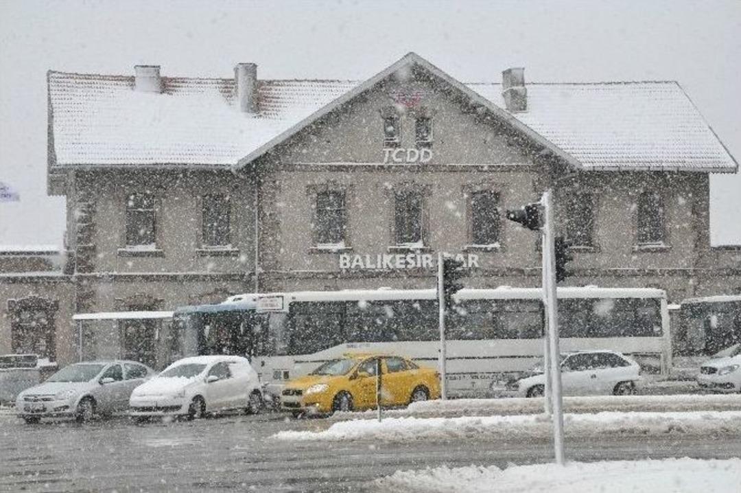 Balıkesir&rsquo;de Kar Bu Sefer Yolları Kapayamadı