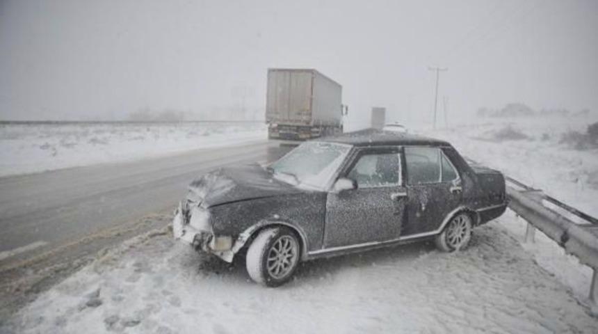 Bursa-Yalova Yolunda Zincirleme Kaza: 4 Yaralı