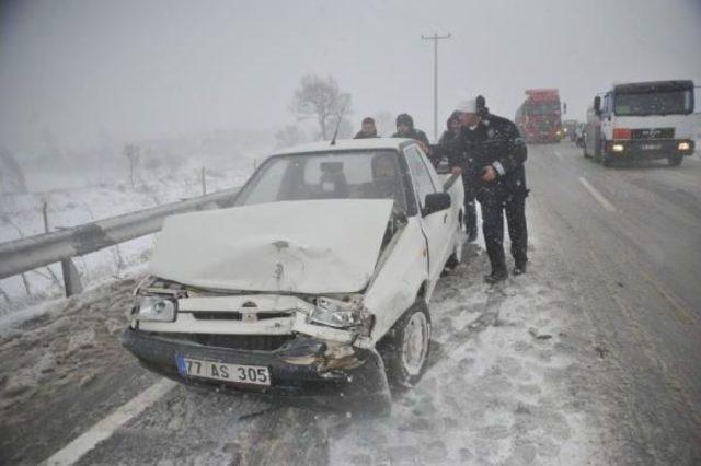 Bursa-Yalova Yolunda Zincirleme Kaza: 4 Yaralı