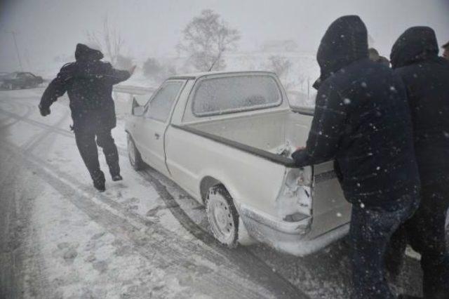 Bursa-Yalova Yolunda Zincirleme Kaza: 4 Yaralı