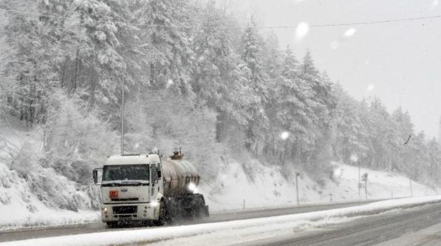 Bolu Dağında Kar Yağışı Devam Ediyor