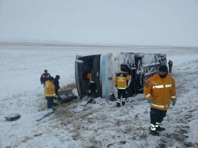 Aksaray'da Yolcu Otobüsü Devrildi: 1 Ölü, 27 Yaralı