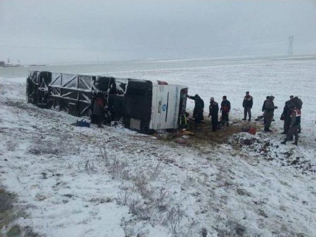 Aksaray'da Yolcu Otobüsü Devrildi: 1 Ölü, 27 Yaralı