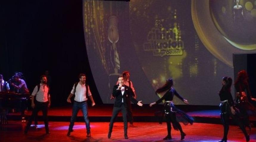 &Uuml;nl&uuml; Sanat&ccedil;ılar Radyocuları Yalnız Bırakmadı