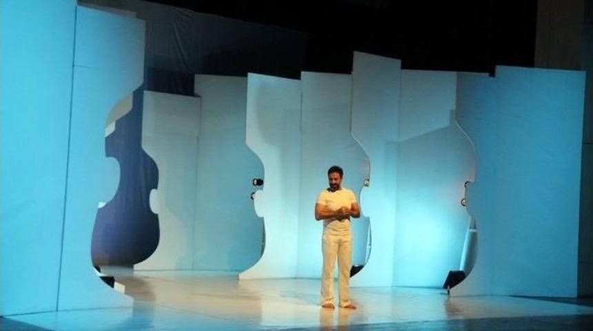 Kontrabas Afa’da Sahnelendi