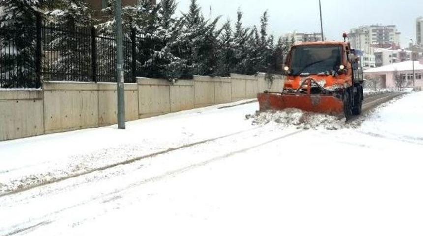 Ankara'da Kar Yağışı Hayatı Olumsuz Etkiledi