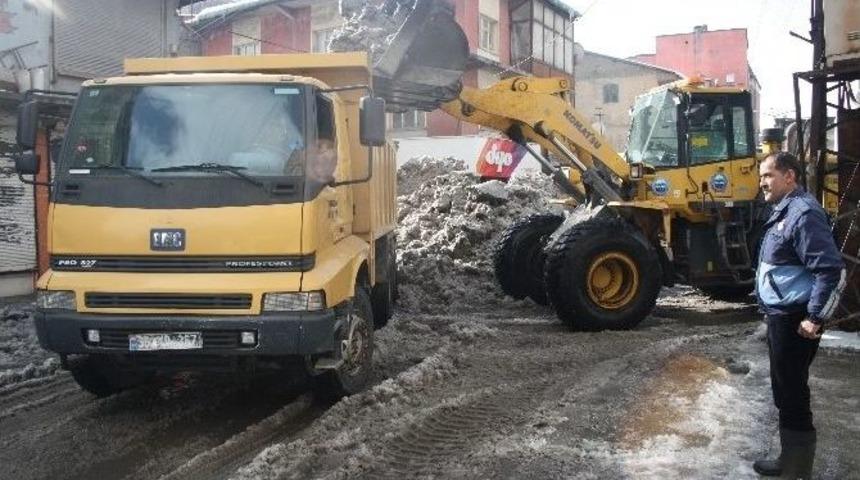 Y&uuml;ksekova&rsquo;da Kar Ve Buz Temizliği