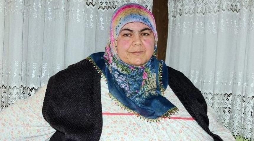 Kiloları Y&uuml;z&uuml;nden Evinde Hapis Hayatı Yaşıyor