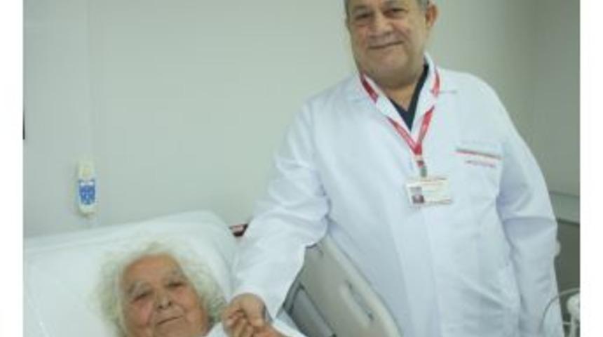 90&rsquo;lık Nineye &Ccedil;ifte Operasyon