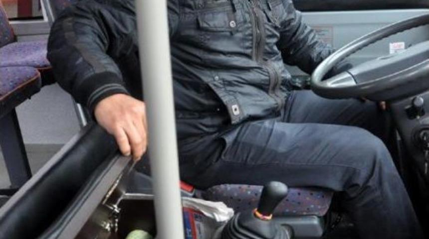 Halk Otob&uuml;s&uuml;ndeki Hırsızlık G&uuml;venlik Kamerasında