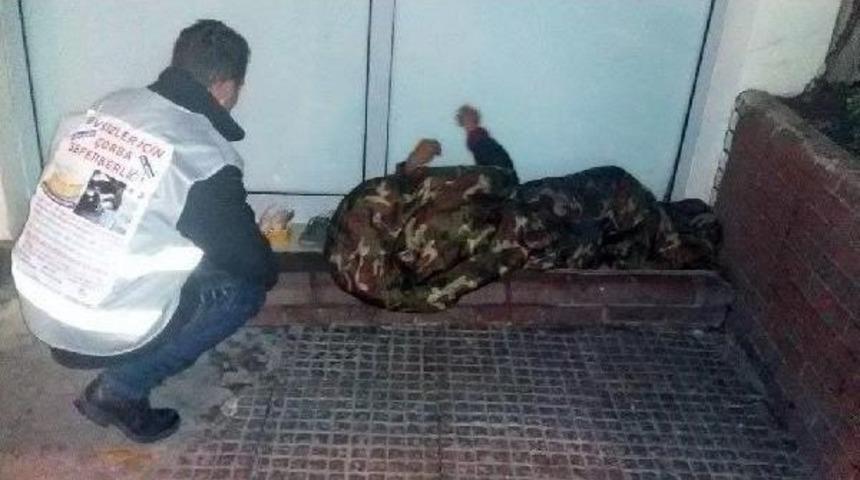 Evsizler I&ccedil;in 'bir Tas &Ccedil;orba Ve Battaniye' Kampanyası