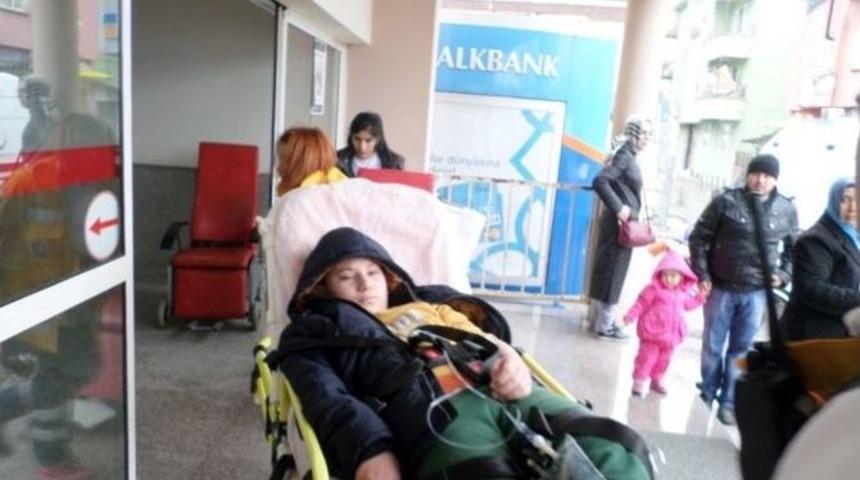 B&ouml;rekten Zehirlenen Beşi &Ccedil;ocuk Yedi Kişi Hastanelik Oldu