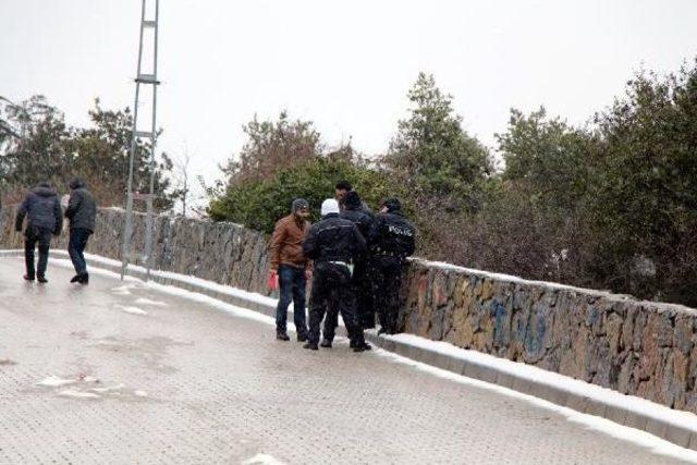 Aziz Yıldırım'ın Villasının Sokağındaki Şüpheli Paket Ihbarı Polisi Harekete Geçirdi