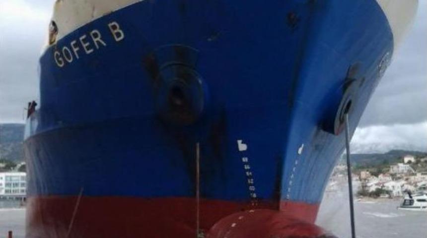 İzmir'in 'hayalet Gemisi' Yine S&uuml;r&uuml;klendi