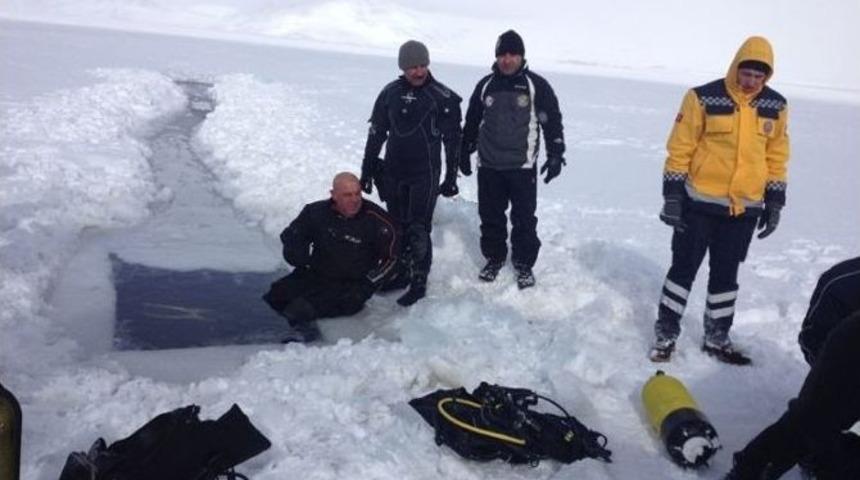 Buz Tutan G&ouml;lde Rekor Denemesi Hazırlıkları