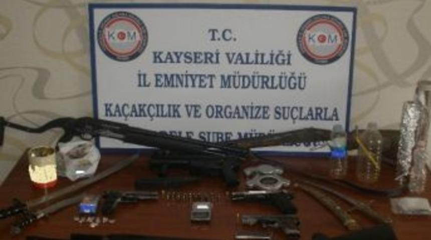 12 Uyuşturucu Taciri Yakalanarak G&ouml;zaltına Alındı