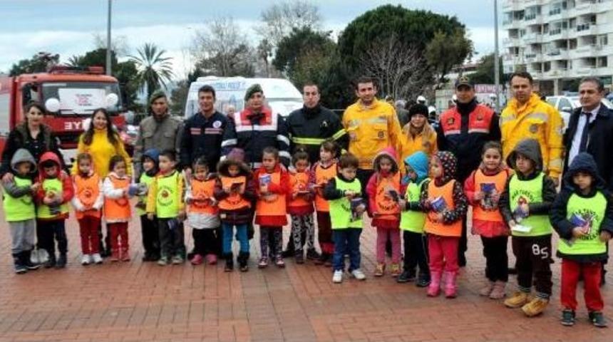 Antalya'da Renkli '112 G&uuml;n&uuml;' Kutlaması