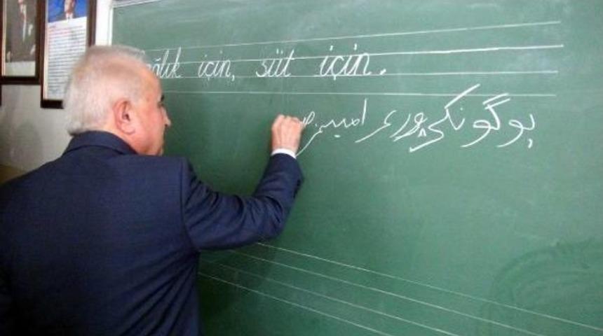 Vali, &Ouml;ğrencilerle Birlikte S&uuml;t I&ccedil;ti