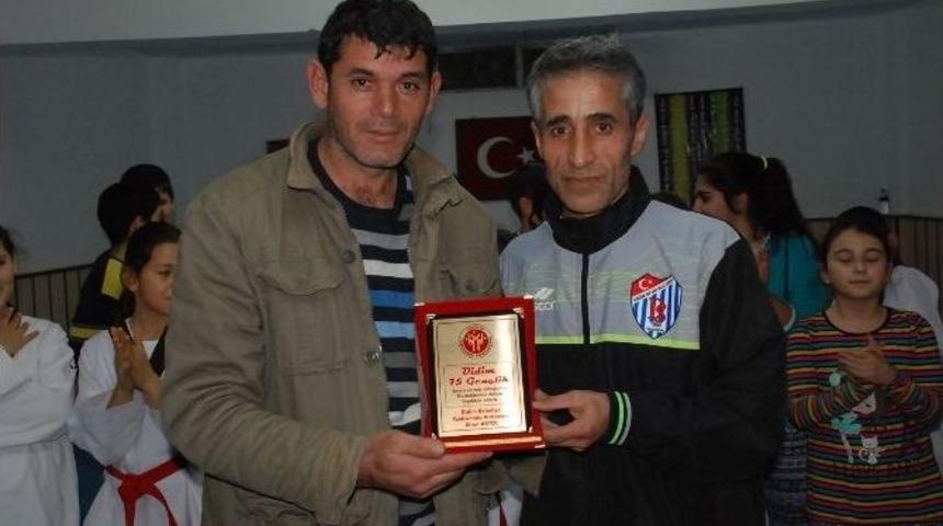 Tekvandoculardan Didim 75 Gen&ccedil;lik&rsquo;e Teşekk&uuml;r Plaketi