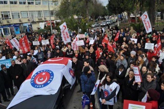 Sağlıkçılardan Dilek Ağaçlı Ve Siyah Çelenkli Eylem