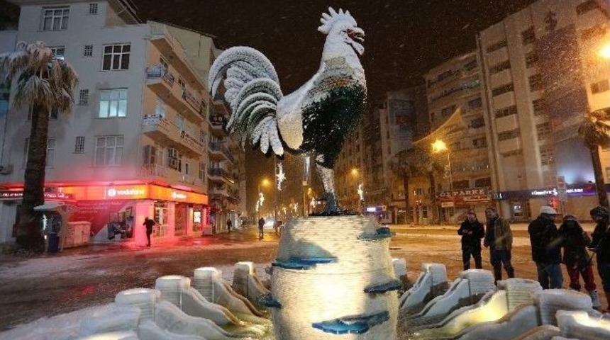 Büyükşehir Belediyesi Karla Mücadelesine Devam Ediyor