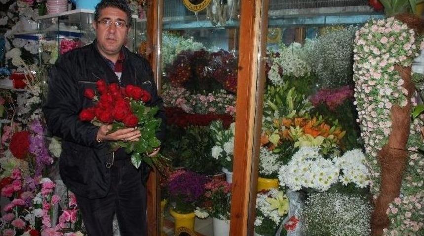 14 Şubat Gününe Özel Çiçekler Tezgahlarda Yerini Aldı