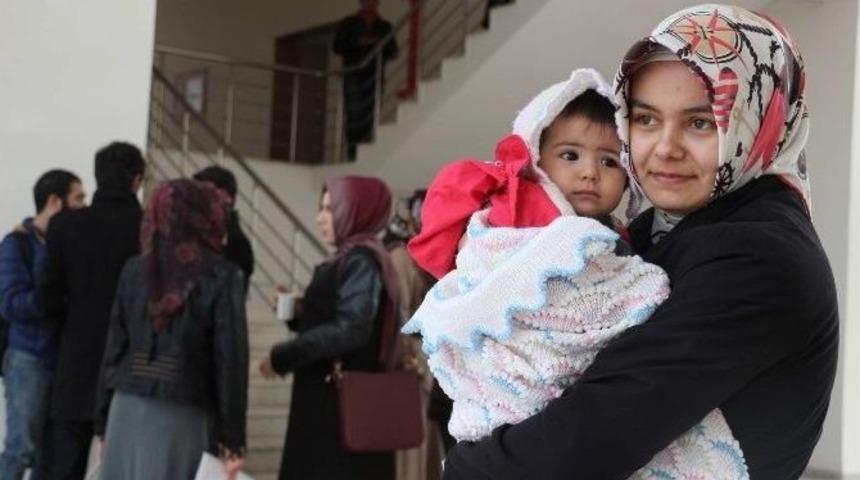 Uzaktan Eğitimle &Ccedil;ocuk Gelişimi Ve Yaşlı Bakımını &Ouml;ğreniyorlar