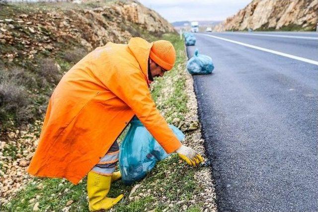 Şehitkamil Hızır Ekipleri Yolların Kenarlarını Temizliyor