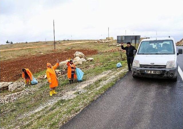 Şehitkamil Hızır Ekipleri Yolların Kenarlarını Temizliyor