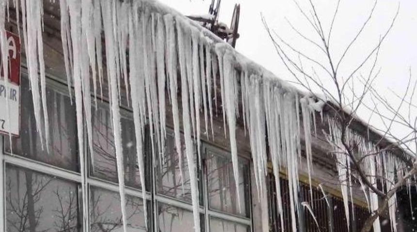 Simav'daki 1 Metrelik Sarkıtlar Erzurum'u Hatırlattı