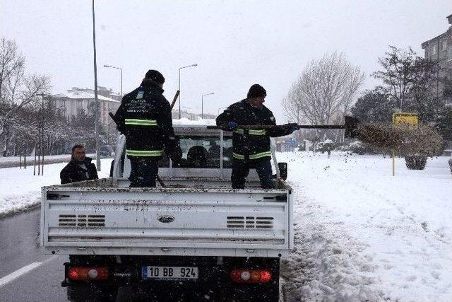 Balıkesir Büyükşehir Belediyesi’nin Karla Mücadelesi Sürüyor 1