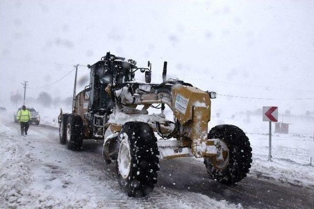 Balıkesir Büyükşehir Belediyesi’nin Karla Mücadelesi Sürüyor 2